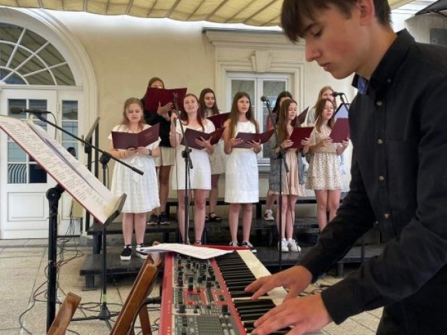 Drugiego lipca młodzież LO im. ks. Piotra Skargi w Sędziszowie Małopolskim koncertowała na Jasnej Górze