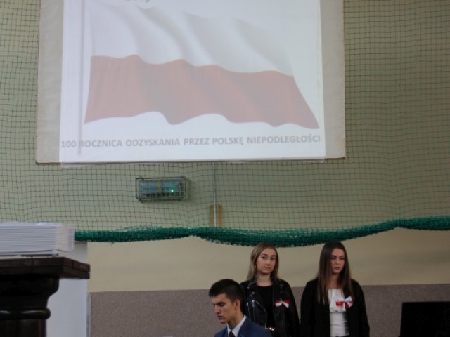 Biało-czerwono i odświętnie w sędziszowskim liceum