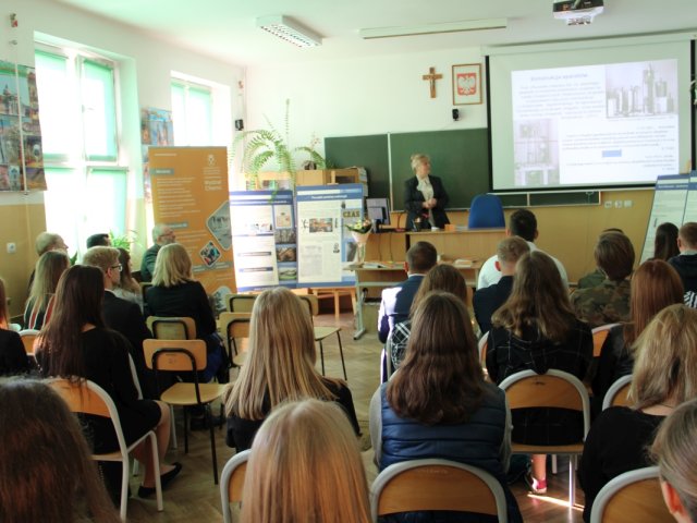 Wykłady pani dr Alicji Rafalskiej-Łasochy oraz pana dr Jacka Magdonia