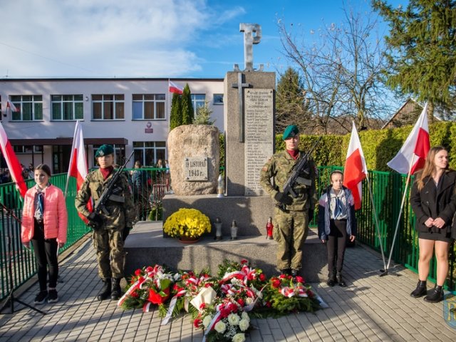 Delegacja naszego liceum na uroczystościach upamiętniających 76 rocznicę Pacyfikacji Checheł 