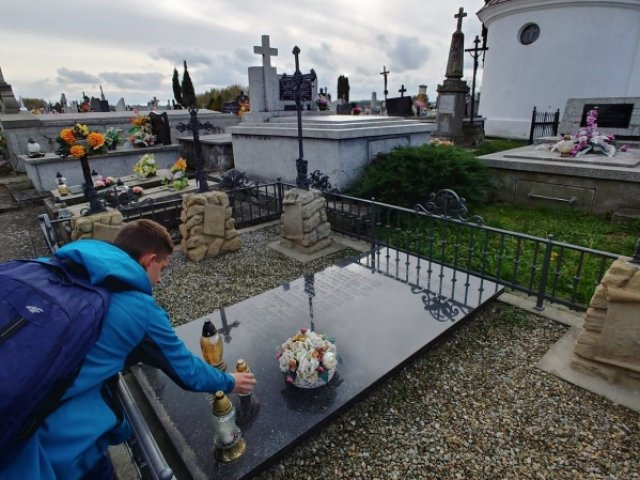 Udział młodzieży w akcji "Szkoła pamięta"
