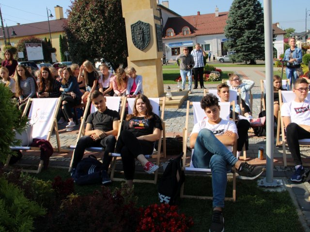 Narodowe Czytanie na Miejskim Rynku w Sędziszowie Młp