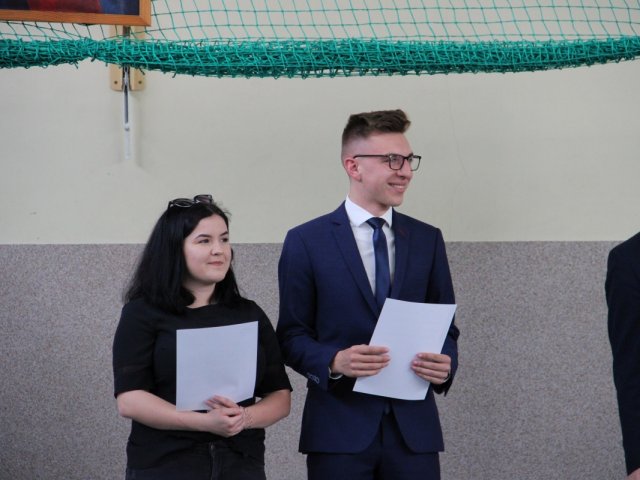 Uroczystość ukończenia szkoły przez klasy trzecie