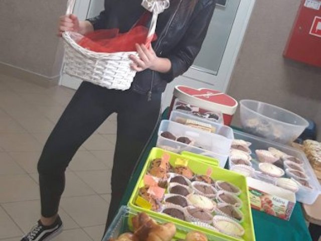 Walentynkowy kiermasz ciast i poczta walentynkowa