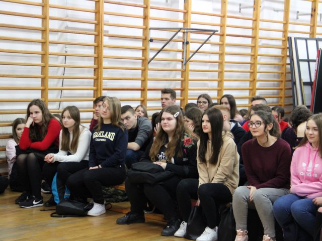 FOTORELACJA z wydarzeń odbywających się w naszym liceum z okazji "Walentynek" 