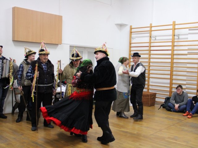 FOTORELACJA z wydarzeń odbywających się w naszym liceum z okazji "Walentynek" 