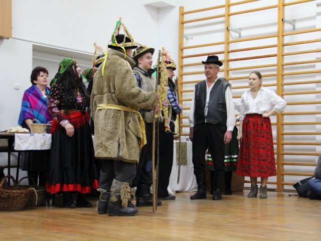 FOTORELACJA z wydarzeń odbywających się w naszym liceum z okazji "Walentynek" 