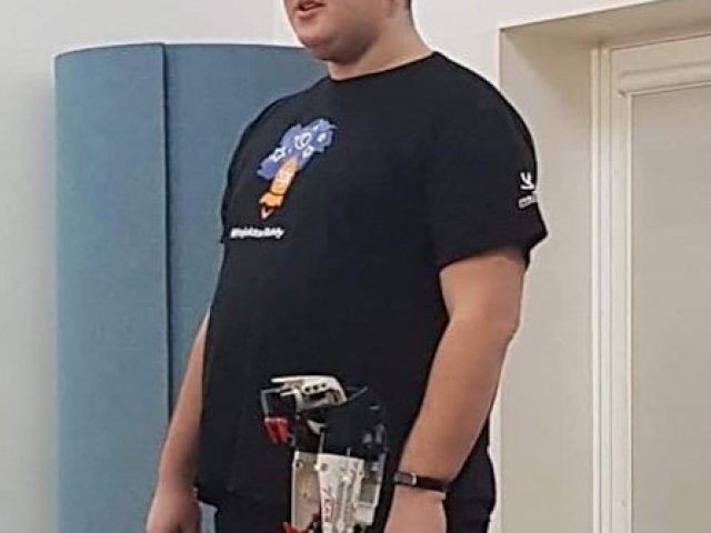 PRZYGODA Z ROBOTAMI. Projekt edukacyjny "PROJEKTOR" 