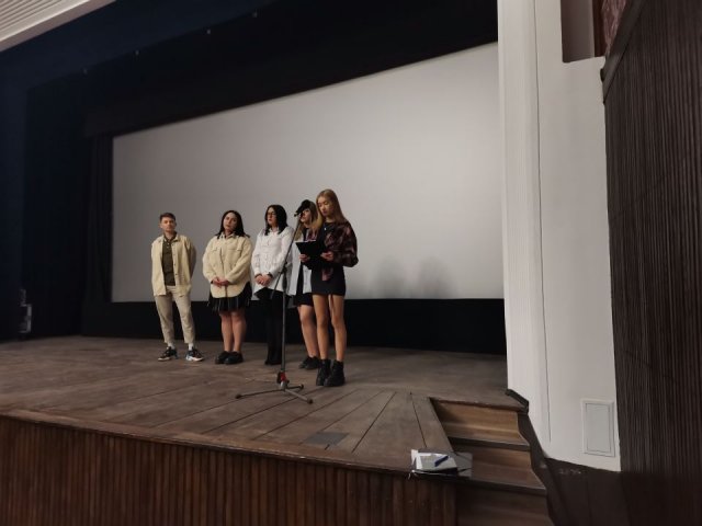 Zwolnieni z Teorii - PREMIERY