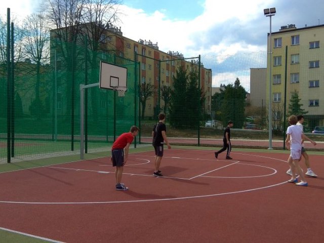 Pierwsze zajęcia WF na nowych obiektach sportowych przy LO w Sędziszowie Młp.