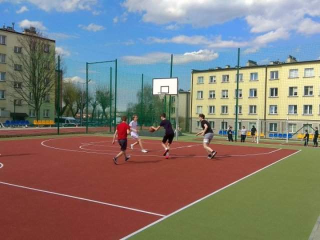 Pierwsze zajęcia WF na nowych obiektach sportowych przy LO w Sędziszowie Młp.