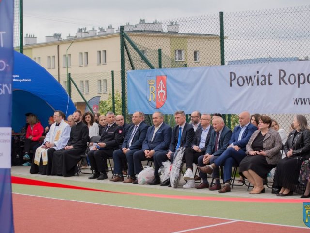 Fotorelacja z uroczystego otwarcia boisk sportowych przy LO im. ks. Piotra Skargi w Sędziszowie Małopolskim