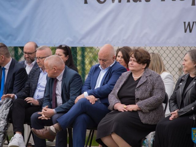 Fotorelacja z uroczystego otwarcia boisk sportowych przy LO im. ks. Piotra Skargi w Sędziszowie Małopolskim