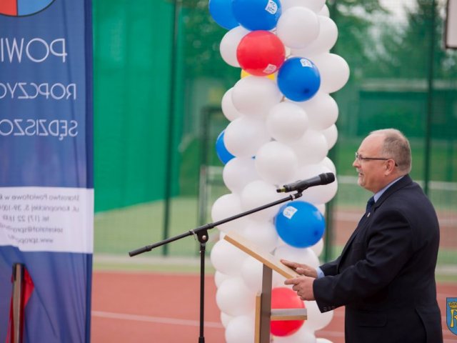 Fotorelacja z uroczystego otwarcia boisk sportowych przy LO im. ks. Piotra Skargi w Sędziszowie Małopolskim
