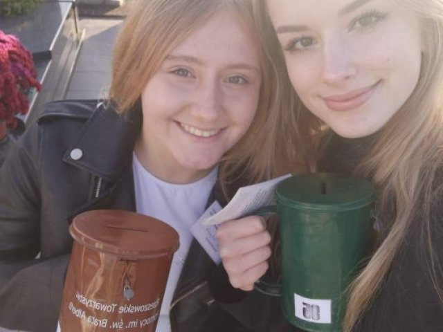 Charytatywna kwesta przy cmentarzu w Sędziszowie Małopolskim