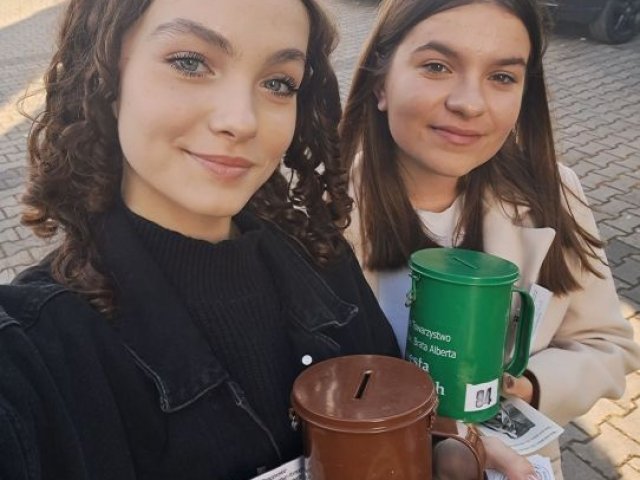 Charytatywna kwesta przy cmentarzu w Sędziszowie Małopolskim