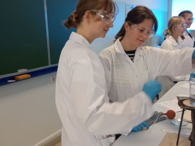 Warsztaty chemiczne w Akademii Tarnowskiej